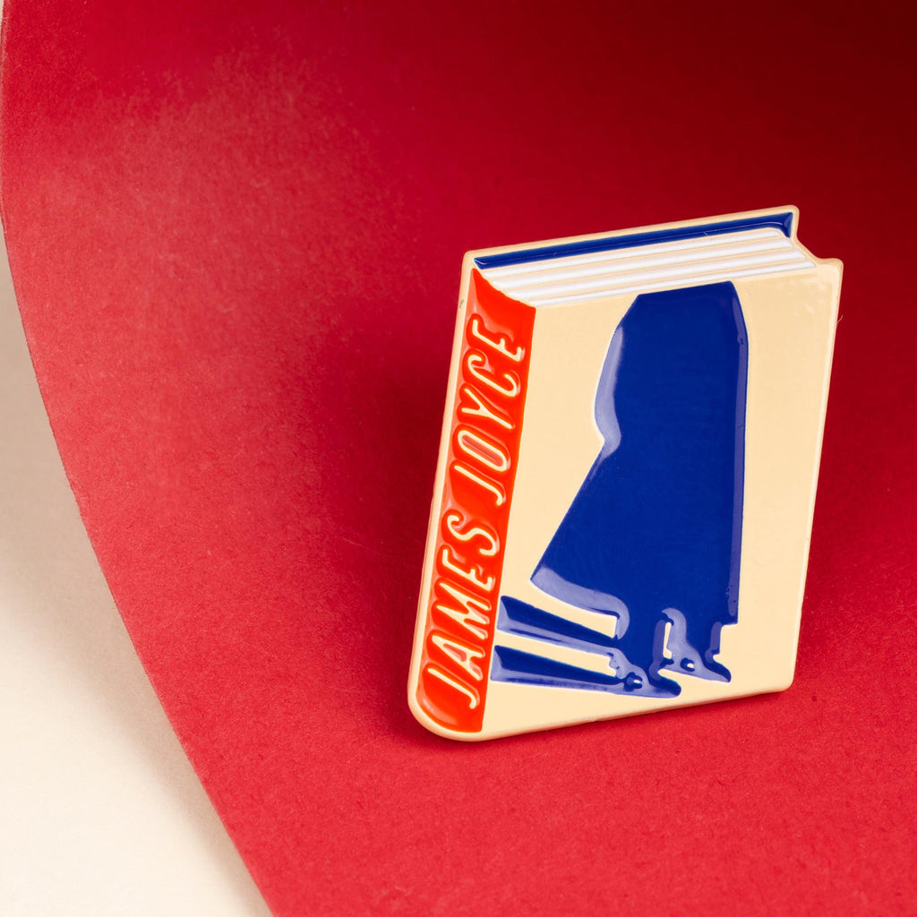 Pin Livre de James Joyce — Vente en gros pour librairies | A Book to Wear